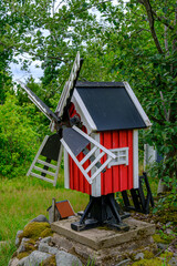 Bockwindmühle in Schwedenrot