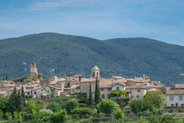 Fototapeta premium Blick auf Lourmarin, Provence, Frankreich