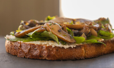  Toasted Bread with Ricotta, Arugula, and Mushrooms – Close-Up