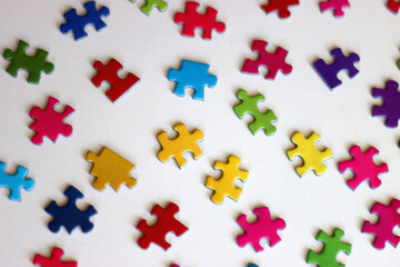 Naklejka premium Colorful jigsaw puzzle pieces on white background. Selective focus.
