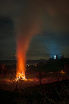 Ancient Christmas traditions in Friuli. Pignarul, Epiphany fires and fireworks that close the Christmas period.
