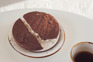 crispbreads  are lying on a saucer on the table