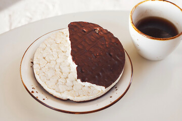 crispbreads  are lying on a saucer on the table