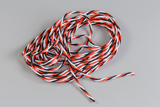 Electrical wire bundle, twisted of three wires with varicoloured insulation