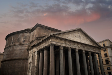 Obraz premium Exterior of Pantheon in Rome under moody sky