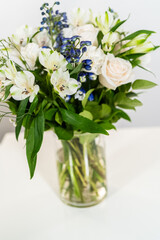 Elegant White Rose Bouquet Adorns a Beautiful Vase