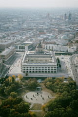 Vogelperspektive - Blick vom Berliner Fernsehturm in Richtung Westen auf das Humboldt Forum, Berlin, Deutschland