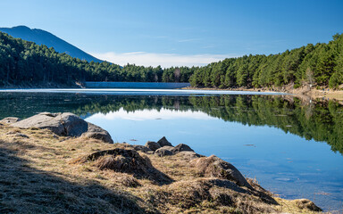 Paisaje del lago de Engolasteis en Encamp , por el camino de las Pardinas. Municipio de Andorra un...