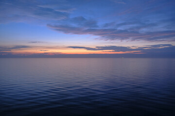 Naklejka premium Breathtaking panoramic ocean views from outdoor deck of legendary ocean liner cruiseship cruise ship Queen Mary 2 during transatlantic crossing with sunset