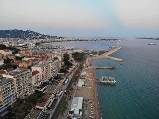Obraz premium A photo of a view of a beach and a city