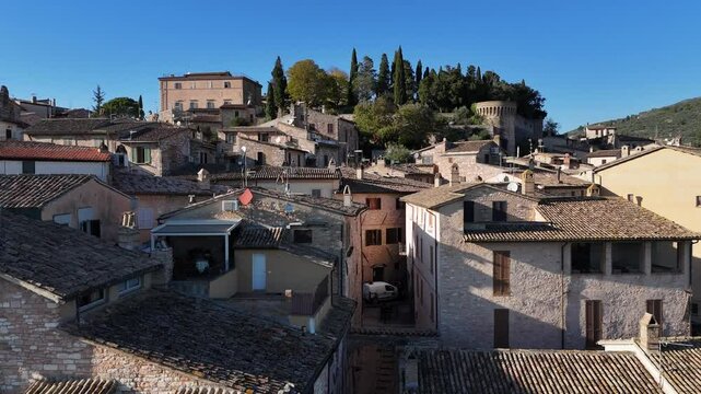 Spello, il borgo medievale dell'Umbria, meta turistica. Italia.
Vista aerea della citt&agrave; di Spello, attrazione turistica dell'italia centrale in provincia di Perugia.