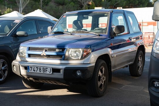 It is a small two-door second generation Mitsubishi Montero or Pajero GDI V20