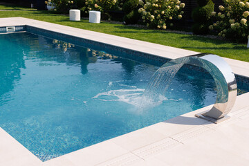 Modern Swimming Pool with Curved Water Feature