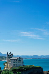 Naklejka premium castle on the coast of the sea