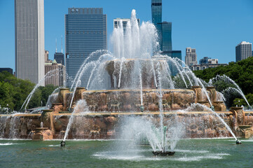 close-up of the buckingham fountain in grant park chicago with the skyline