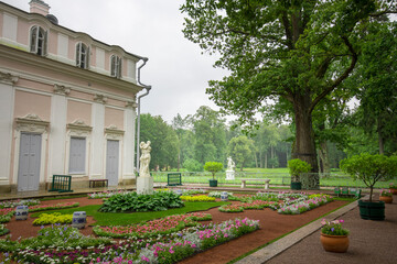 A beautiful garden with a white building in the background