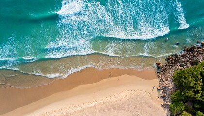mar y playa con rocas