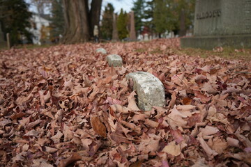 Obraz premium Gravestones in the fall