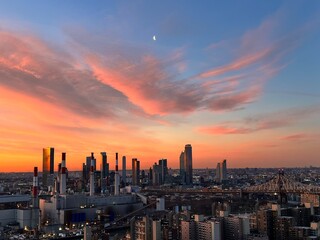 Fototapeta premium city skyline at sunrise