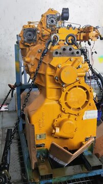 Balikpapan-east Kalimantan November 05,2024 Running test a transmission komatsu grader 8250 on a test bench or dyno test,showing pressure value in digital pressure guide