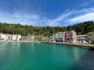 Zrmanja river and river valley with wooded shore (Obrovac, Croatia) - Fluss Zrmanja und Flusstal mit bewaldetem Ufer (Obrovac, Kroatien) - Rijeka Zrmanja i riječna dolina sa šumovitom obalom (Hrvatska © Mario