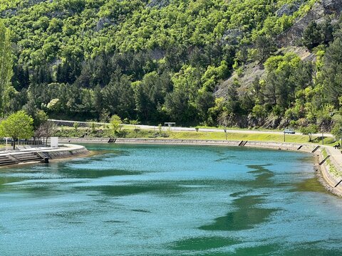 Zrmanja river and river valley with wooded shore (Obrovac, Croatia) - Fluss Zrmanja und Flusstal mit bewaldetem Ufer (Obrovac, Kroatien) - Rijeka Zrmanja i riječna dolina sa &scaron;umovitom obalom (Hrvatska