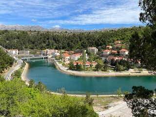 Zrmanja river and river valley with wooded shore (Obrovac, Croatia) - Fluss Zrmanja und Flusstal mit bewaldetem Ufer (Obrovac, Kroatien) - Rijeka Zrmanja i riječna dolina sa šumovitom obalom (Hrvatska © Mario