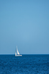 Obraz premium ニュージーランド ウェリントンのレッド・ロックスから見えるヨット