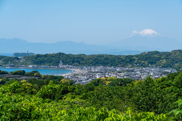 鎌倉の街並みと富士山