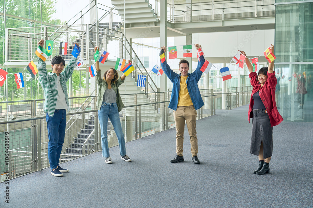 Poster 国旗、グローバル、人々、チームワーク、応援、世界、万国旗、多国籍、グループ、友好、交流、歓迎、イベント、パートナーシップ、国際化、インターナショナル、ワールドワイド、社会、コミュニケーション、異文化、多人種、平和、外交、人材、カジュアル、仲間、パートナー、日本人、外国人、男性、女性、地理、地政学、教育、学習、大学、大学生、学生、国際、ダイバーシティ、インクルージョン、多様性、黒人、白人、友達、笑顔