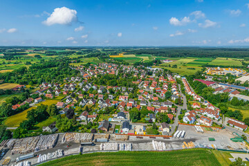 Schrobenhausen, bekannt durch den Spargelanbau im nördlichen Oberbayern im Luftbild