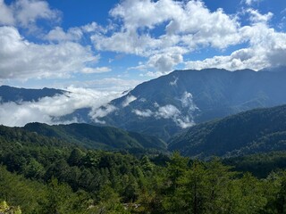 Obraz premium mountains and clouds landscape