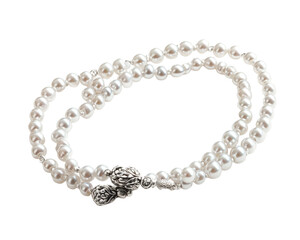 Elegant pearl necklace featuring a silver clasp, showcasing timeless beauty and sophistication, perfect for formal occasions or everyday elegance