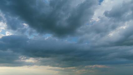 Obraz premium Heavy rain is coming. Cumulus dark clouds harbinger of bad weather and heavy rains. Timelapse.