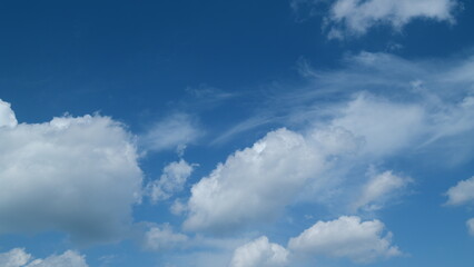 Obraz premium Angel wing shaped cloud cirrus and cumulus on different layers clouds against blue heaven. Cirrus clouds in blue sky. Panoramic skyscape. Timelapse.