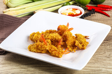 Golden deep prawn tempura wuth sauce