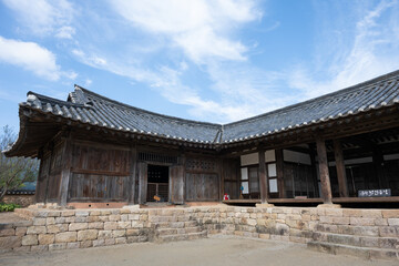 Fototapeta premium Korean Traditional House Scenery in Autumn