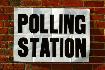 Obraz premium Polling Station notice on brick wall.