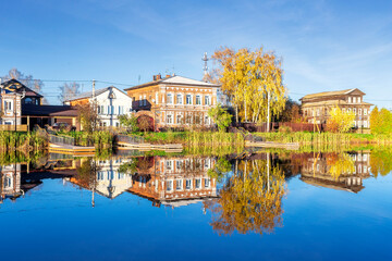 Fototapeta premium Bogorodsk, Nizhny Novgorod region, Russia, Street view of an ancient provincial Russian city on the shore of a lake on a summer evening. An ancient building of artisans, an architectural monument.