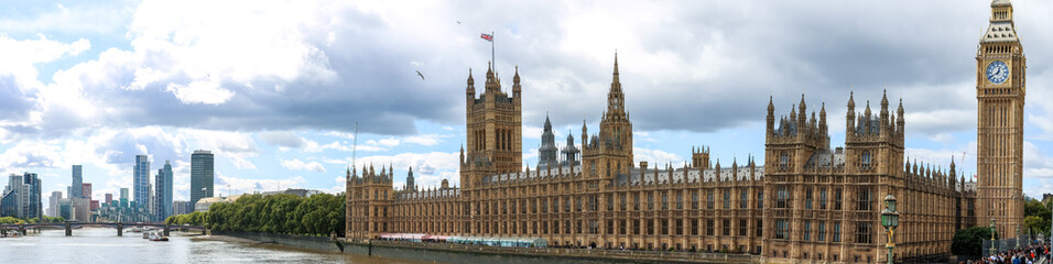 Fototapeta premium The Houses Of Parliament Is One Of The Most Famous And Important Landmarks Of The United Kingdom