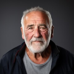 Obraz premium American old man with gray hair and a warm smile wearing a casual sweater on a plain white background