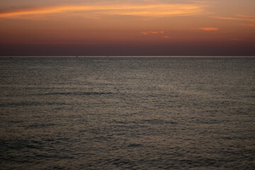 Obraz premium Sunset Over the Ocean with Beautiful View