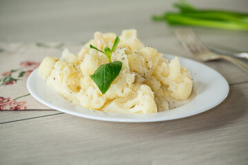 Diet cauliflower steamed with spices