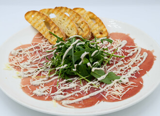 Plato de carpaccio de ternera de calidad sublime