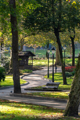 Pasillo del parque publico San Francisco, en Oviedo, España