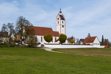 Fototapeta premium St. Peter und Paul Kirche in Winterlingen-Benzingen im Zollernalbkreis
