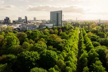 Luftaufnahme Hofgarten und Dreischeibenhaus in Düsseldorf, Deutschland © Robert Poorten