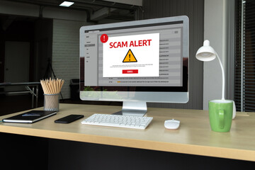 Naklejka premium Cyber security software show alert of cyber attack for protection snugly. Danger from virus, phishing and cyber fraud.