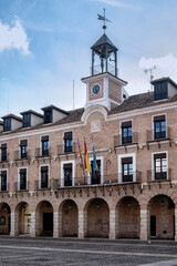 Obraz premium Baroque building with tower and clock of the town hall of Ocaña, in the province of Toledo. Spain