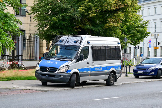 Policja - Polish police with police car or police bus as Mercedes Benz Sprinter NCV 3 2006-2018 (W 906) in Polish capital Warsaw, Poland, 10.08.2024